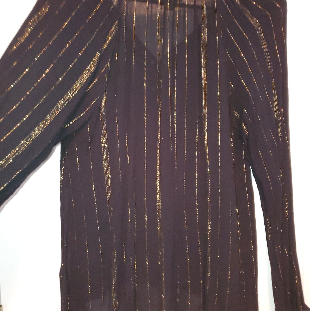 Gently used woman's shirt